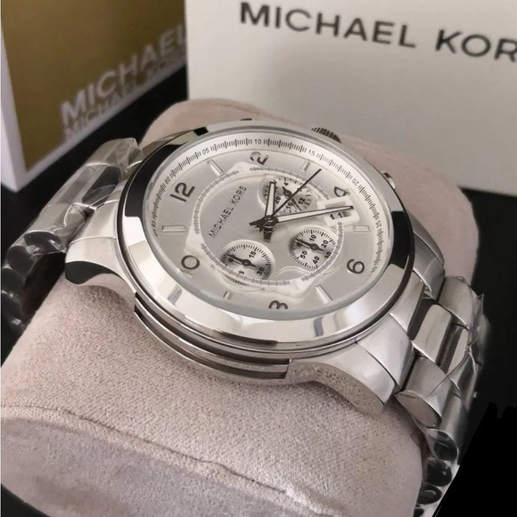 MICHAEL KORS “OVERSIZED RUNWAY” MK8086 SILVER WATCH - Picture 2 of 6